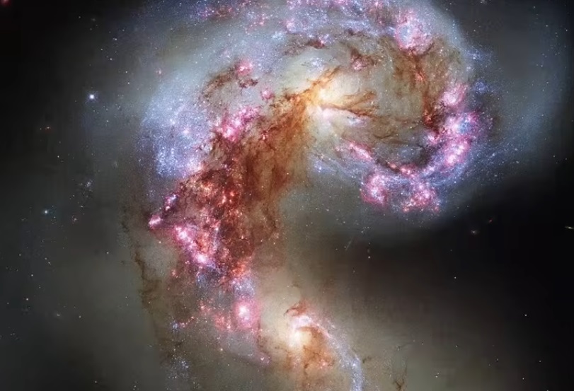 Galaxie In Spatiu
